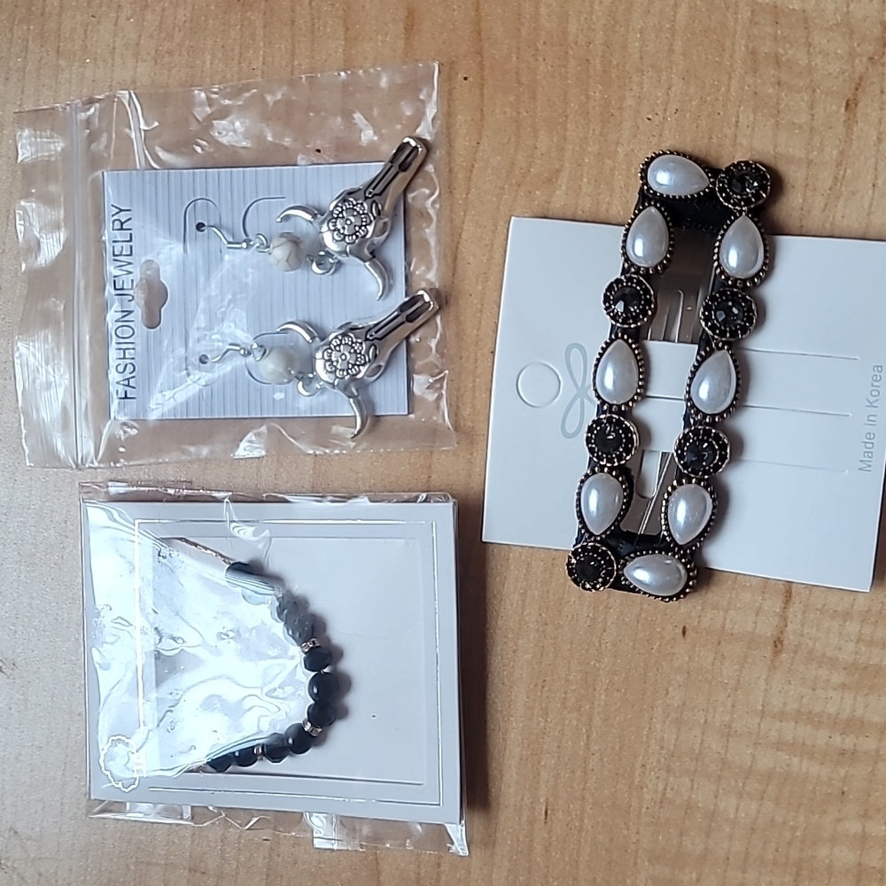 3 piece lot of jewelry. Necklace, earrings, and hair clip.